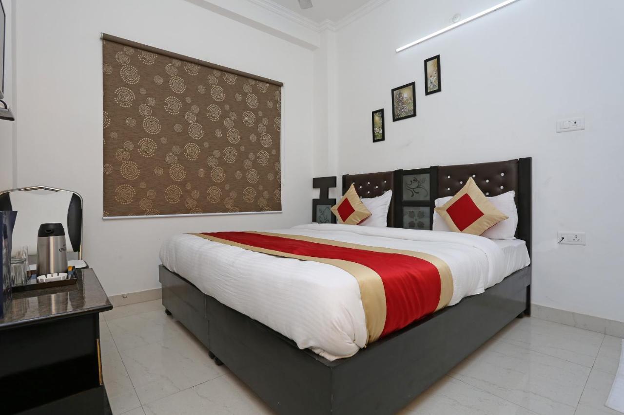 Oyo 11306 Ss Hotel Gorakhpur Exteriör bild