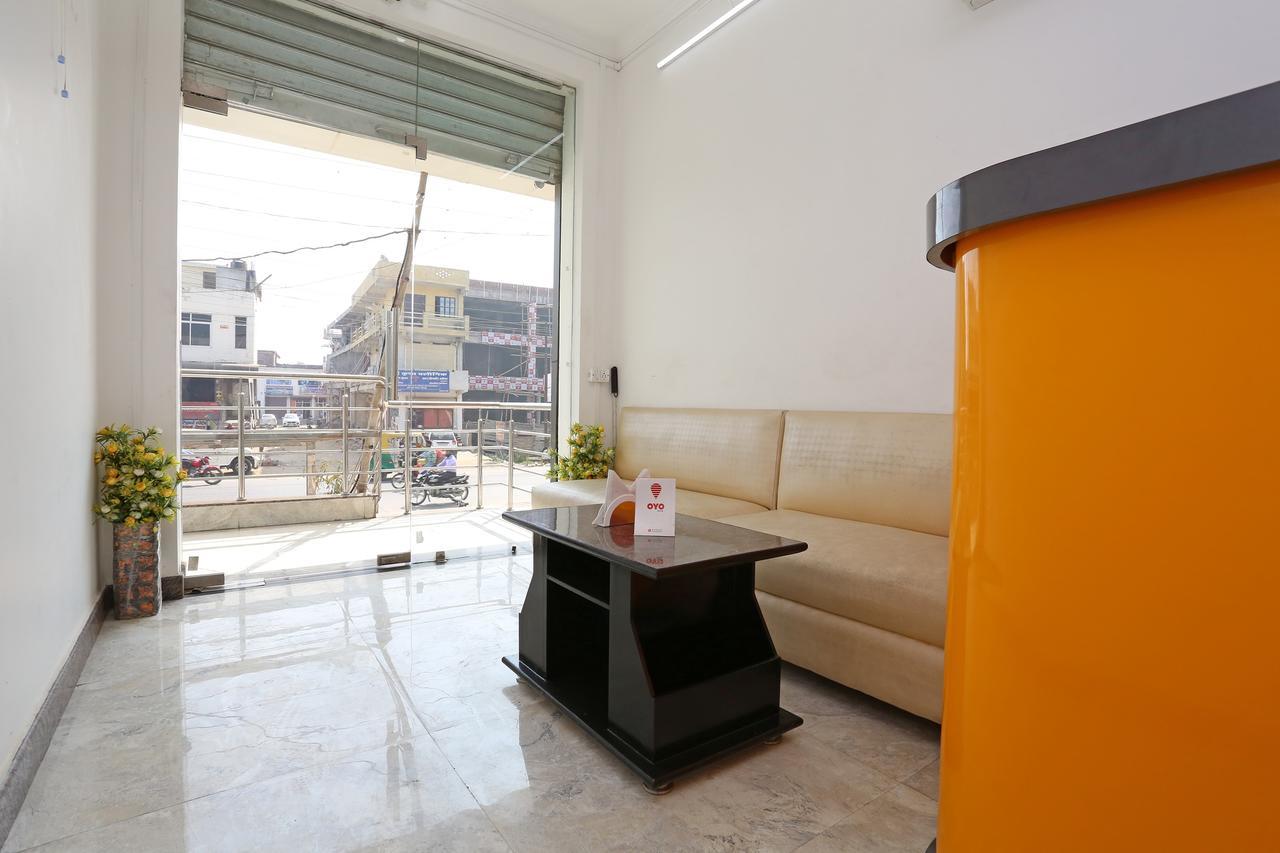 Oyo 11306 Ss Hotel Gorakhpur Exteriör bild